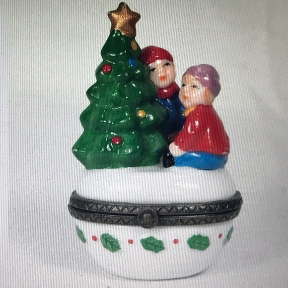 VINTAGE Porcelain Hinged Lid Trinket Box - Christmas Holiday Tree w/Children 3" - Picture 11 of 14